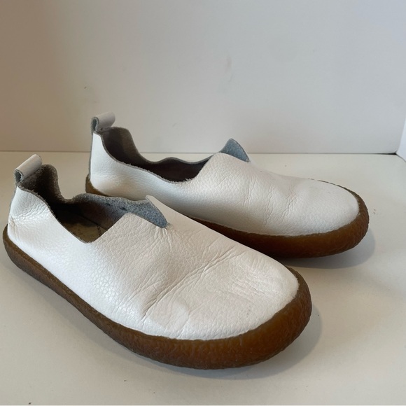 Shoes - Soft‎ White Leather Loafers Slip On Notch Design Womens 36/5.5 Rubber Sole